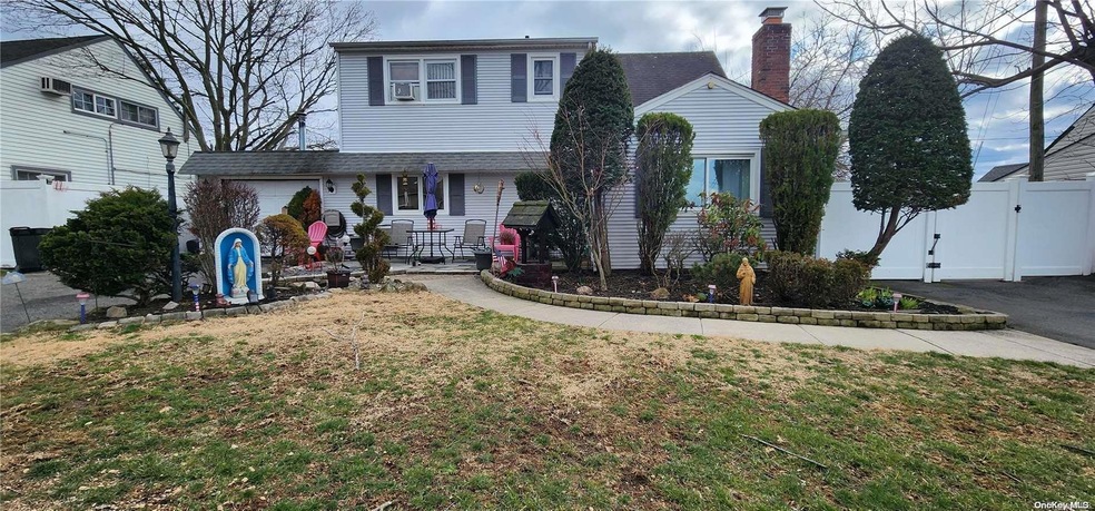 16 Red Maple Dr N, Wantagh, NY 11793 - photo 1