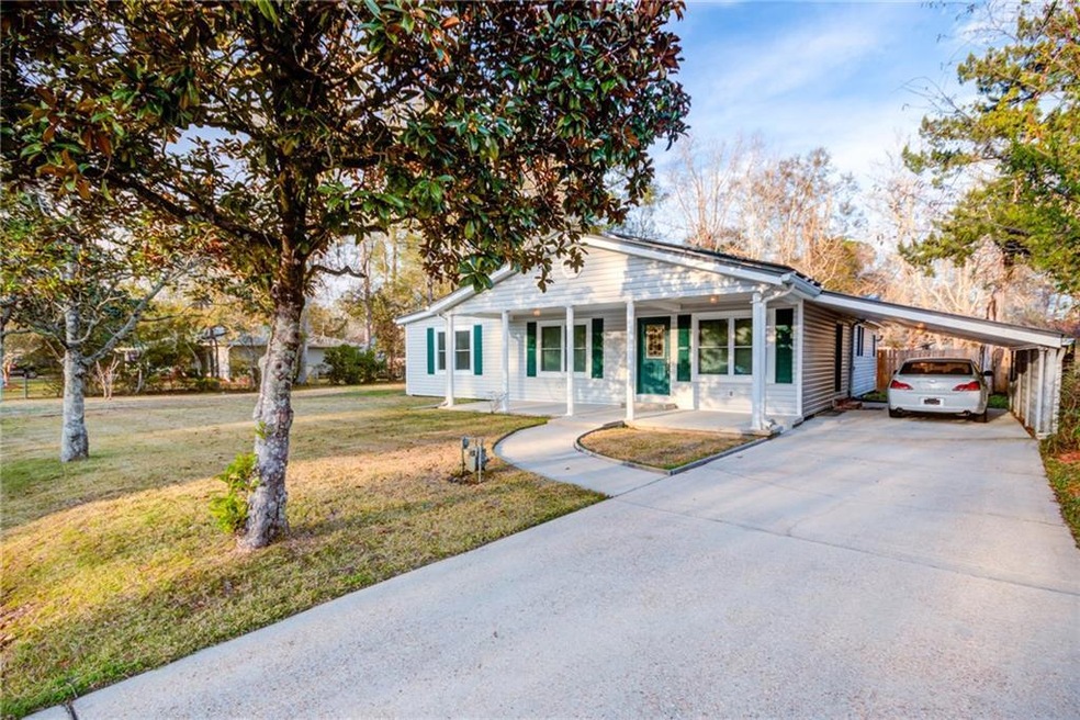 Beautiful home in well established neighborhood.