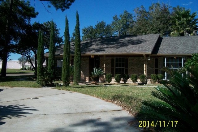 301 Meyer St, Alvin, TX 77511 - photo 1