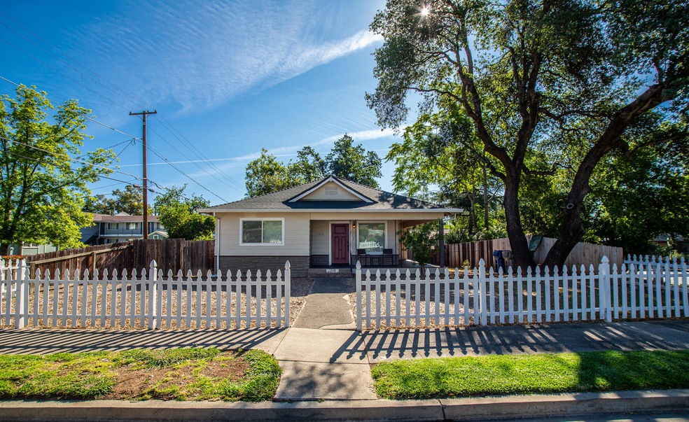 1115 Walnut Ave, Redding, CA 96001 - photo 1