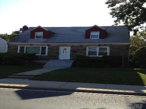 1420 Meadowbrook Rd, Merrick, NY 11566 - photo 1