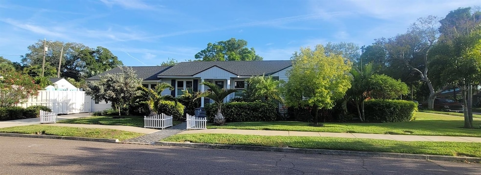 1330 13th Ave N, Saint Petersburg, FL 33705 - photo 1