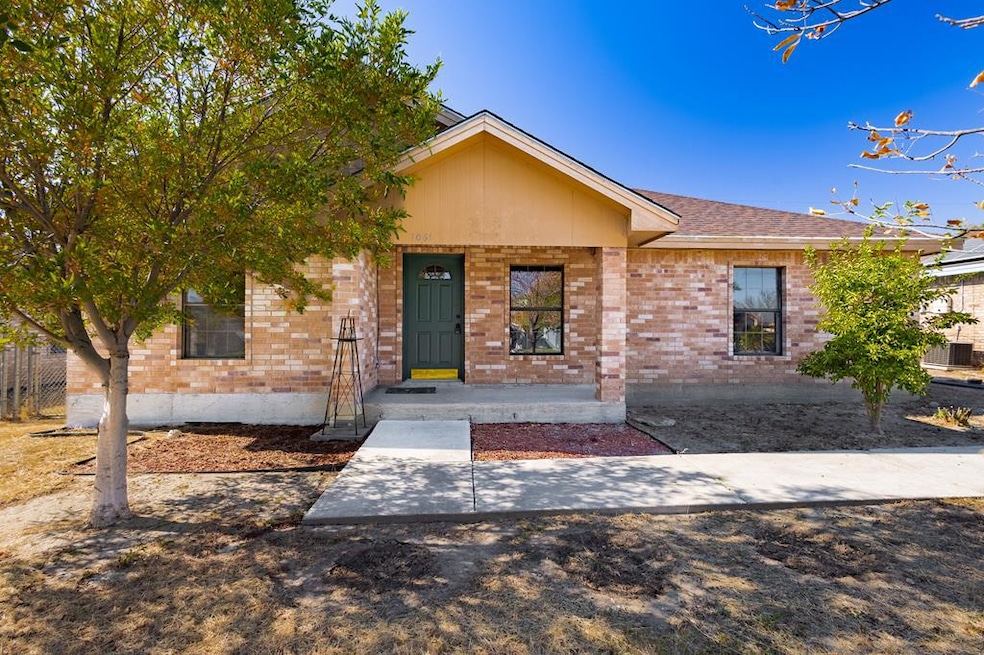 1061 Lazar Dr, Eagle Pass, TX 78852 - photo 1