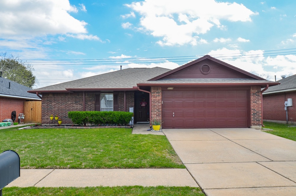 9506 Carmalee St, Houston, TX 77075 - photo 1