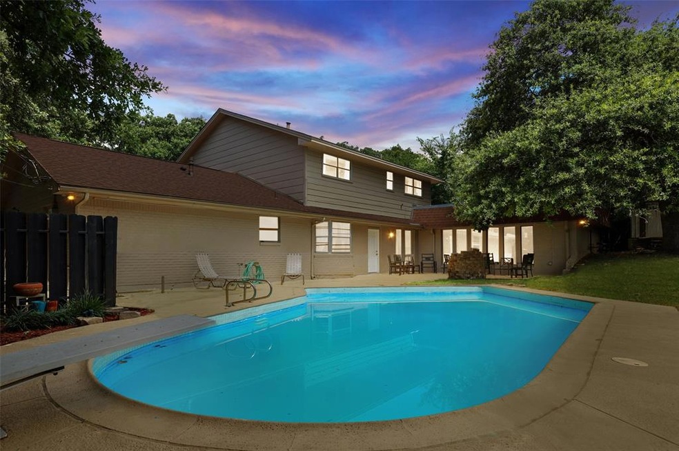 1407 Cliffwood Rd, Euless, TX 76040 - photo 1