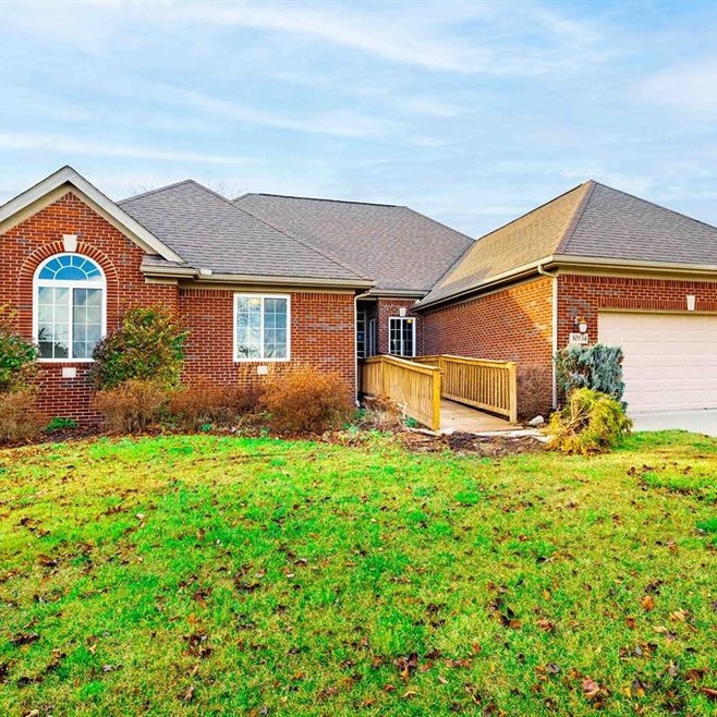 30134 Cahill Rd, Flat Rock, MI 48134 - photo 1