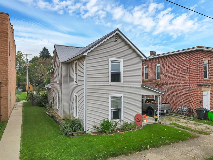 637 Walnut St, Coshocton, OH 43812 - photo 1