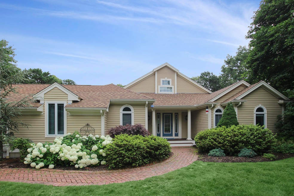 33 Longshank Cir, East Falmouth, MA 02536 - photo 1