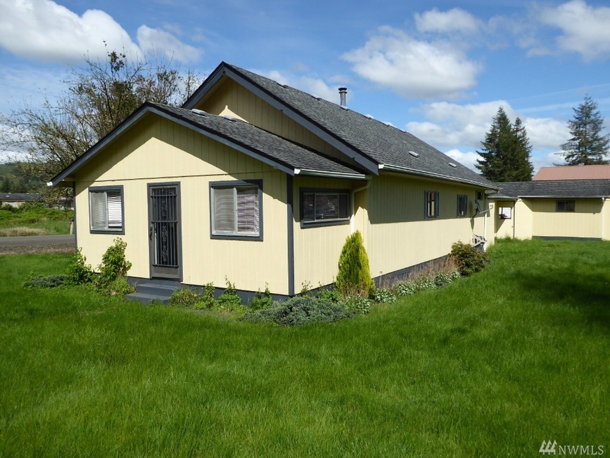 3906 Whitcomb St, Raymond, WA 98577 - photo 1