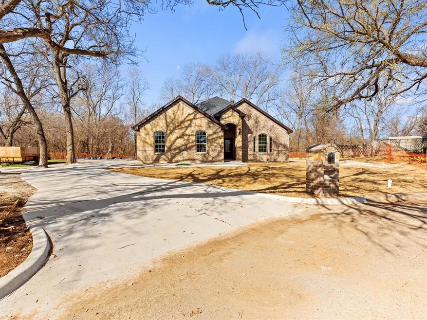 305 Jean Ct, Springtown, TX 76082 - photo 1