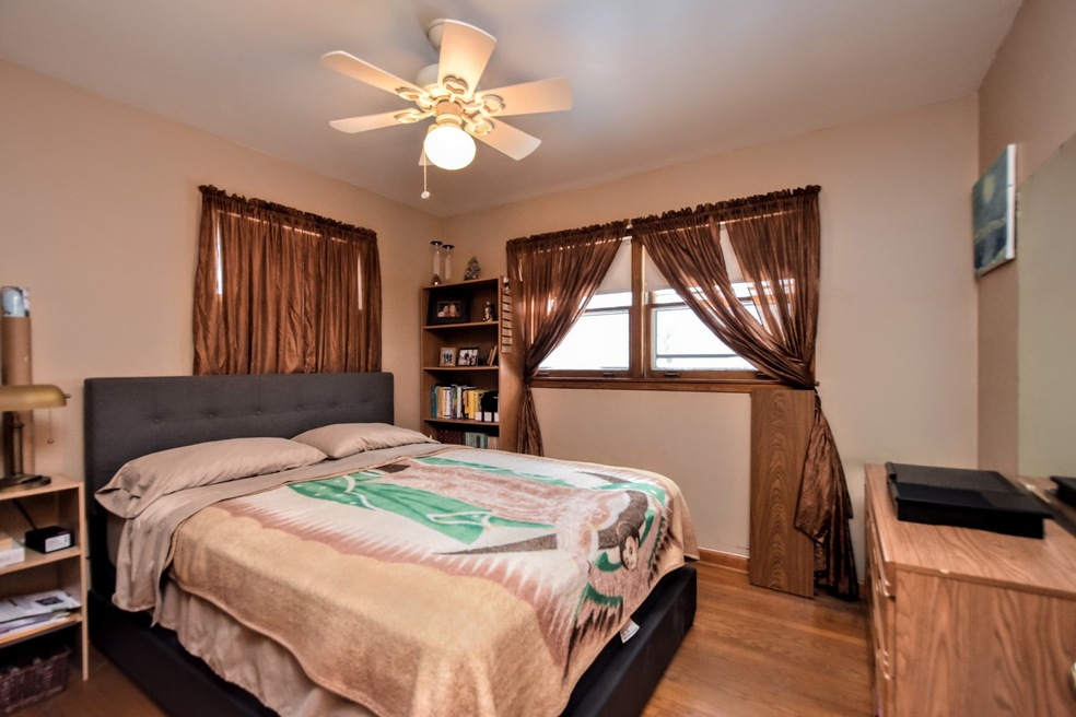 2411 8th Pkwy, Waukegan, IL 60085 - photo 1