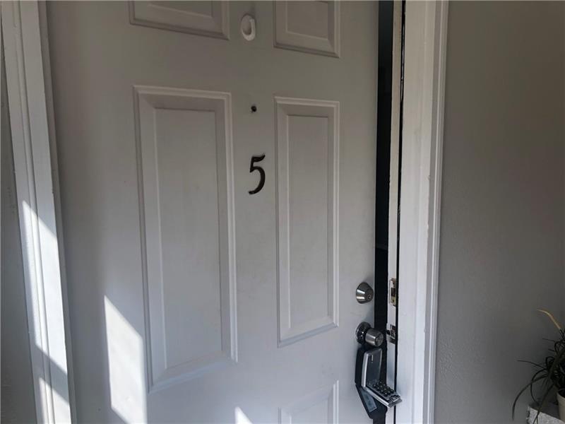 641 Powder Springs St SE unit 5, Smyrna, GA 30080 - photo 1