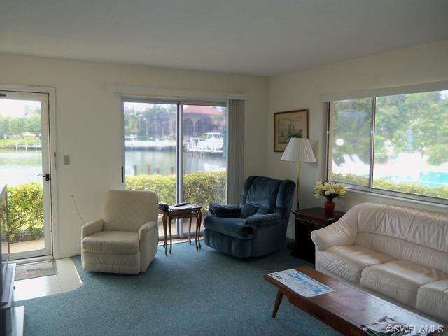 livng room with view