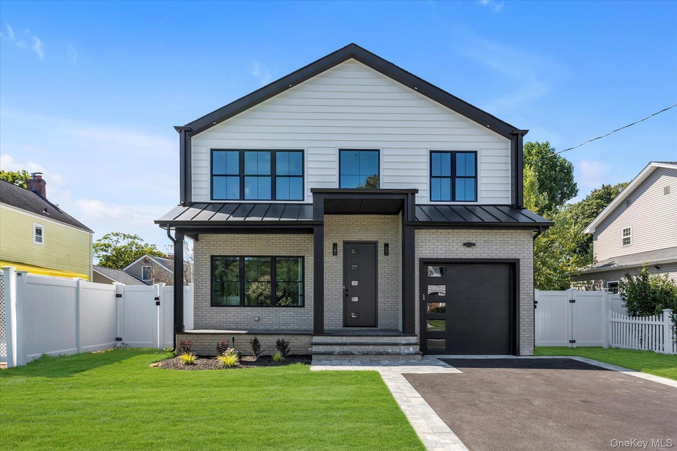 Sold $1,830,000 • Co-Listing Agent