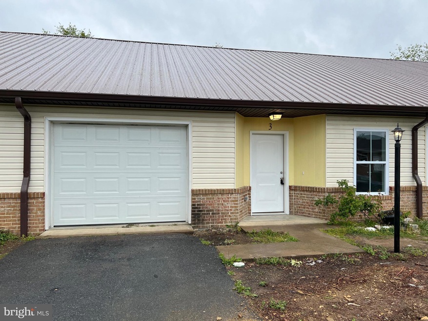 70 Briarwood Ln unit 2, Berkeley Springs, WV 25411 - photo 1