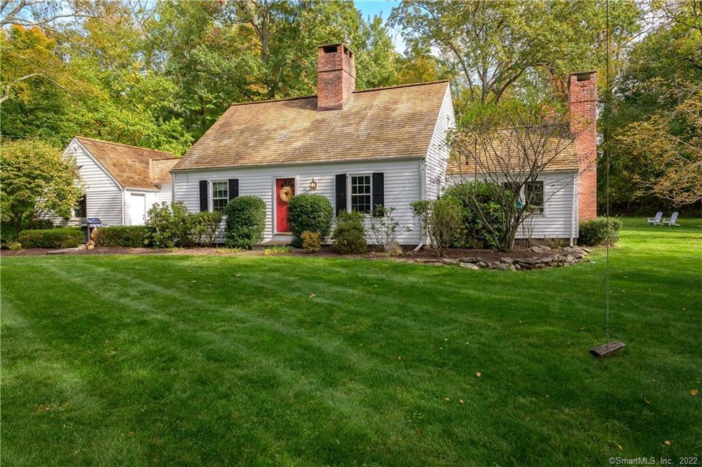 Front view of this beautifully maintained cape wit