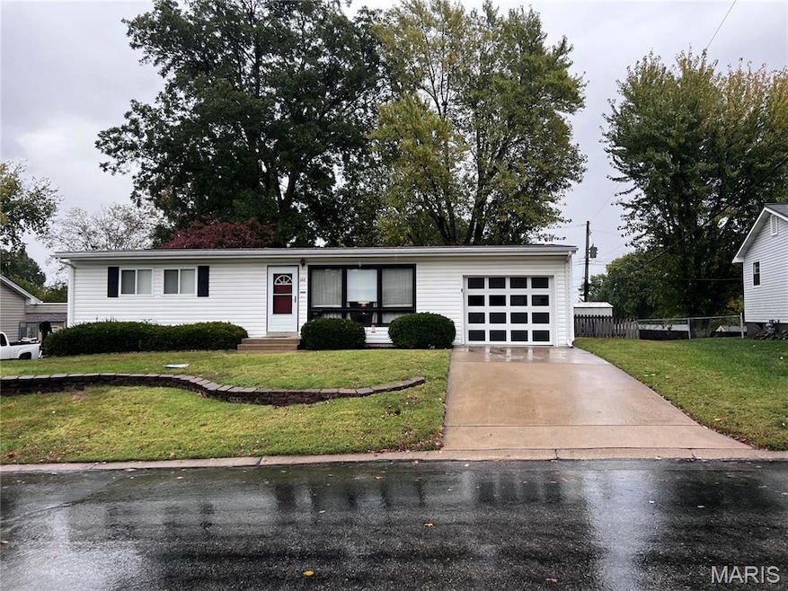 1212 Cunningham Ave, Saint Charles, MO 63301 - photo 1