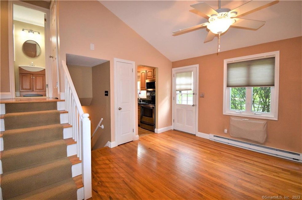 1620 Farmington Ave unit 8, Unionville, CT 06085 - photo 1