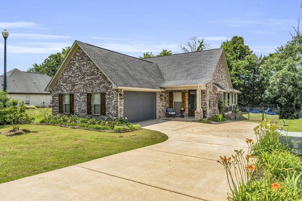 Under Contract $500,000