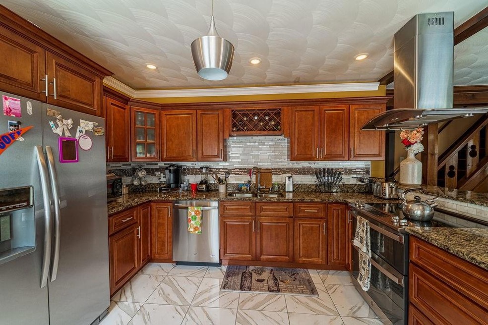 58 Suffolk Ave, Pawtucket, RI 02861 - photo 1