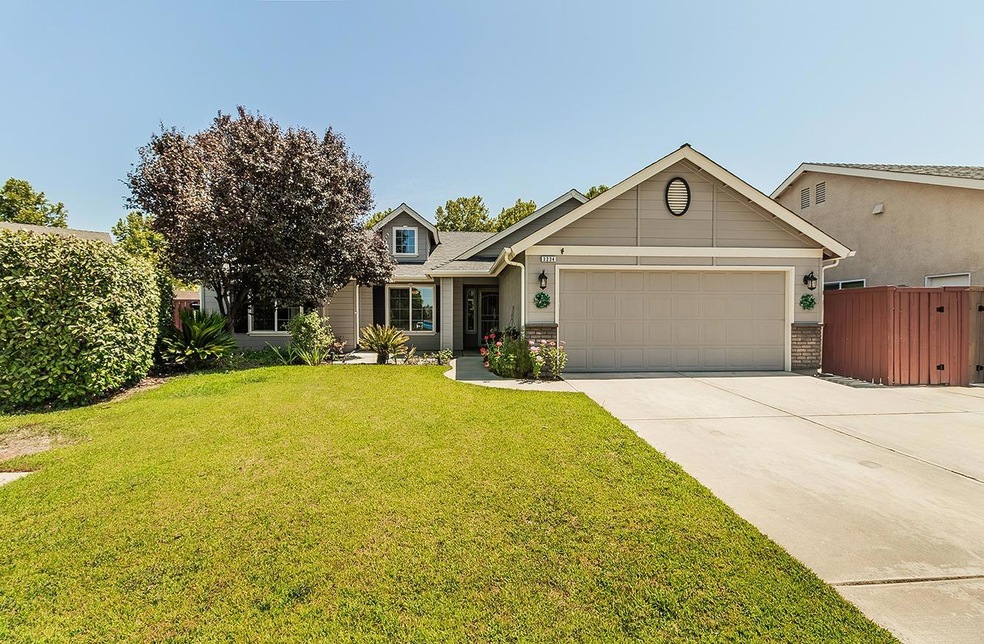 3234 N Clover Ave, Fresno, CA 93727 - photo 1