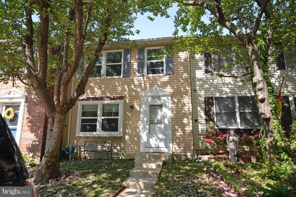 8658 Bent Arrow Ct, Springfield, VA 22153 - photo 1
