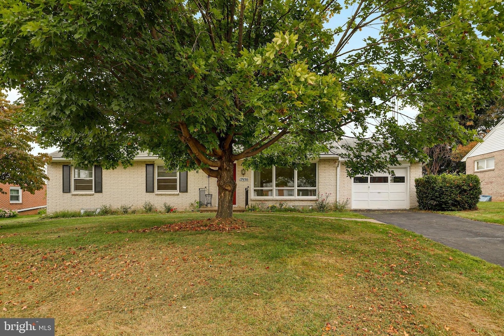 17930 Oak Ridge Dr, Hagerstown, MD 21740 - photo 1