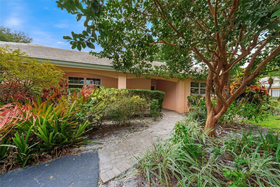 900 Cypress Terrace unit V61, Pompano Beach, FL 33069 - photo 1