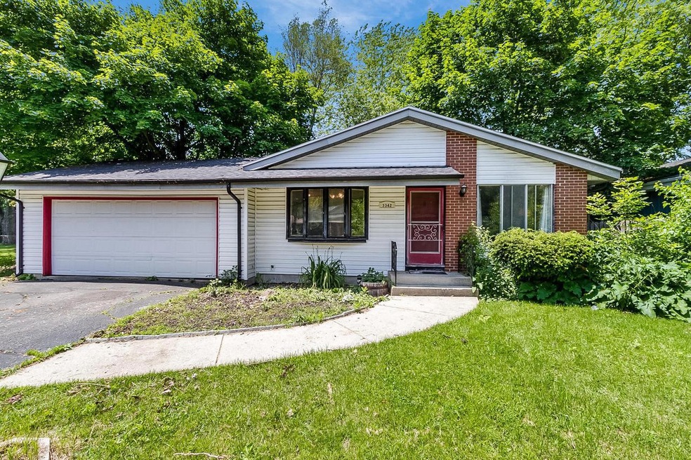 3342 Southwood Dr Racine WI-large-002-02