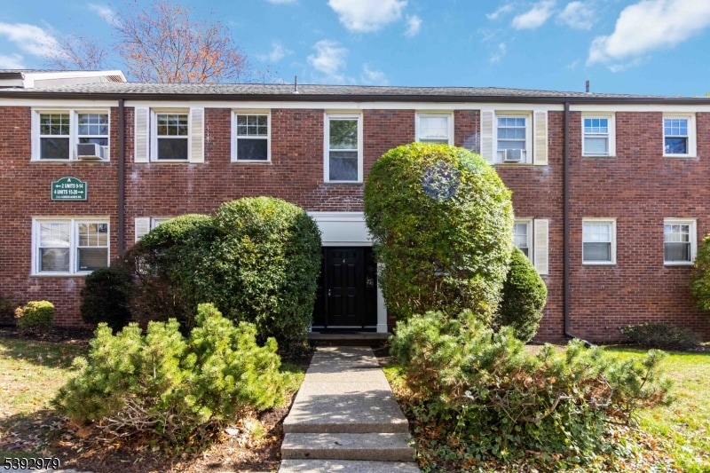 349 Bloomfield Ave unit 18, Verona, NJ 07044 - photo 1
