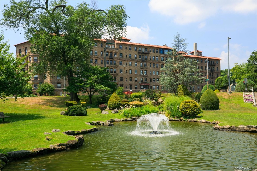 Chatsworth Gardens unit 2G, Larchmont, NY 10538 - photo 1