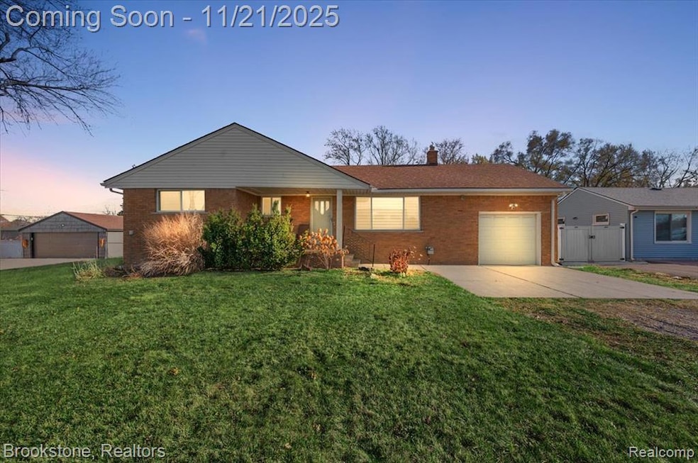 38226 S Groesbeck Hwy, Clinton Township, MI 48036 - photo 1