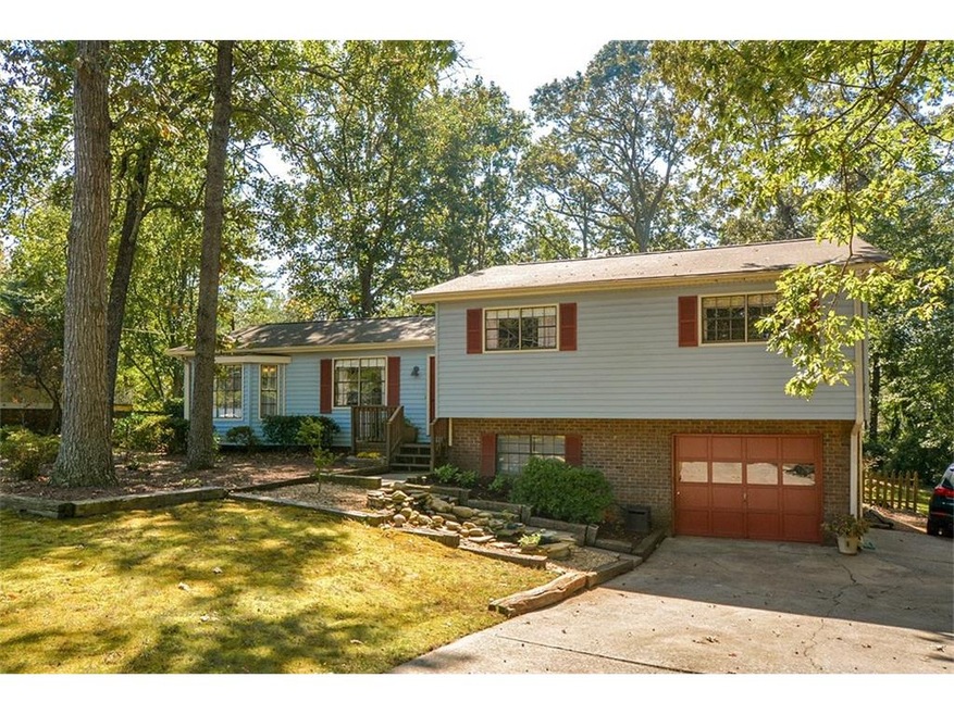 3/2 renovated home in Wonderful Woodstock!