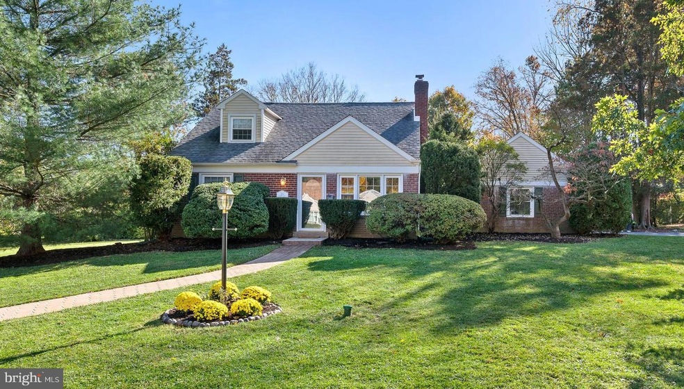 310 Henry Ln, Wallingford, PA 19086 - photo 1