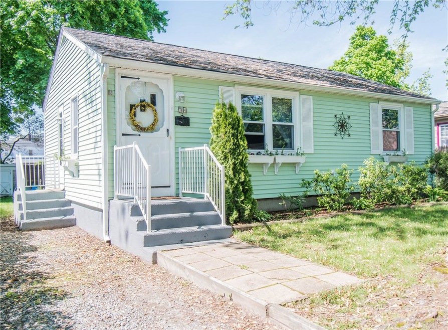 74 Vanderbilt Rd, Warwick, RI 02886 - photo 1