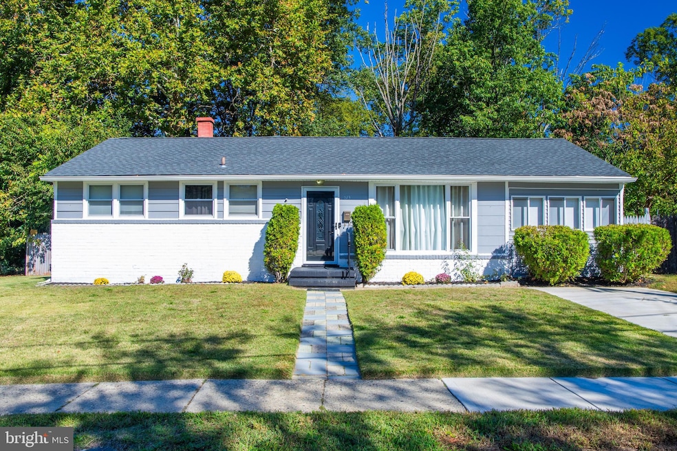 813 Aston Martin Dr, Lindenwold, NJ 08021 - photo 1