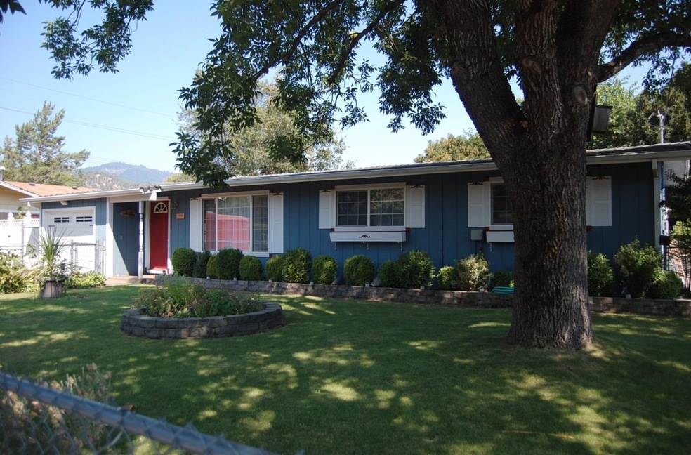 1005 SE Rogue Dr, Grants Pass, OR 97526 - photo 1