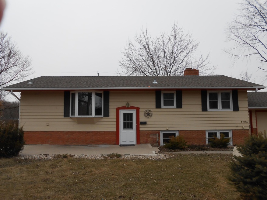 Front of Home<|><|>