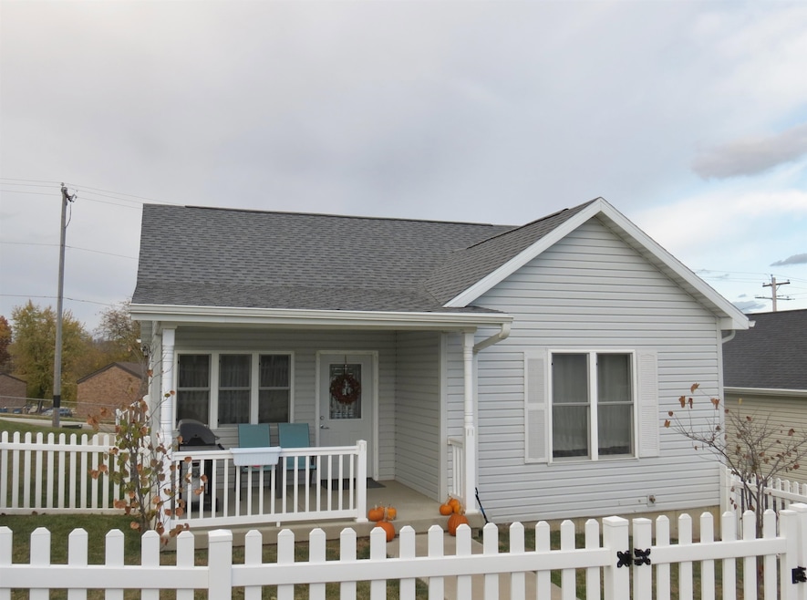 1005 German St, Maquoketa, IA 52060 - photo 1