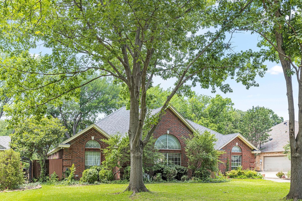 6801 N Oaks Dr, North Richland Hills, TX 76182 - photo 1