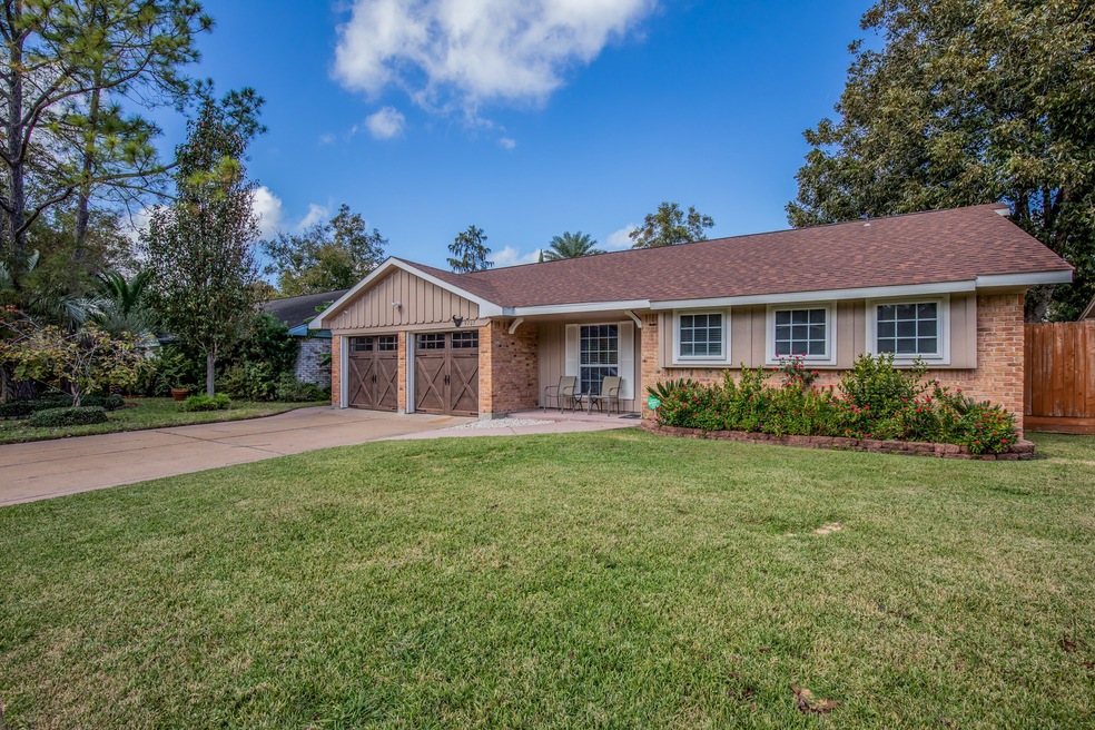 9707 Santa Monica Blvd, Houston, TX 77089 - photo 1