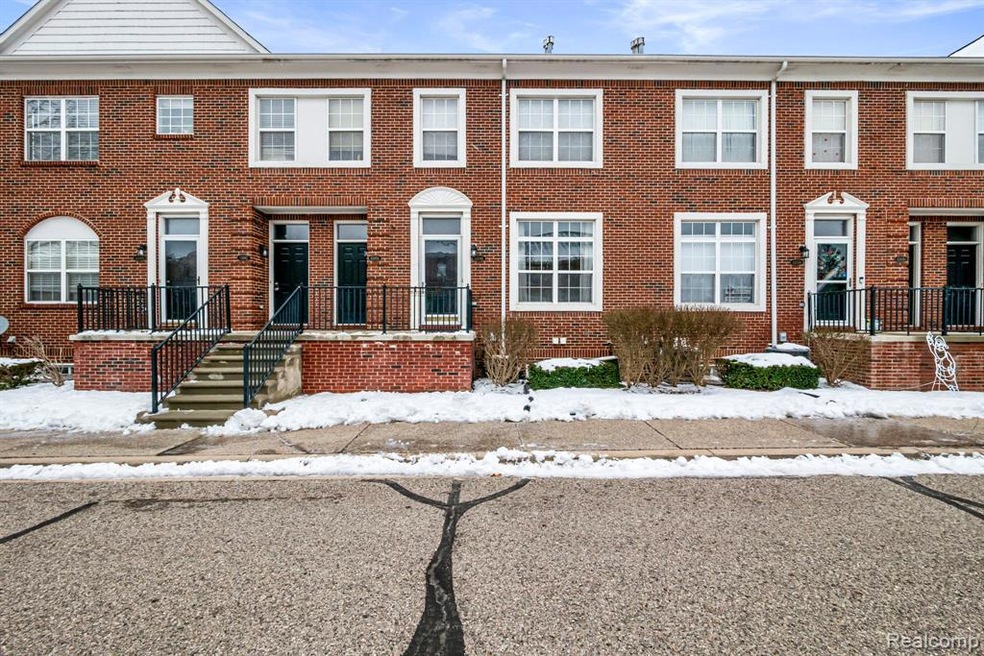 43046 Strand Dr unit 47, Sterling Heights, MI 48313 - photo 1