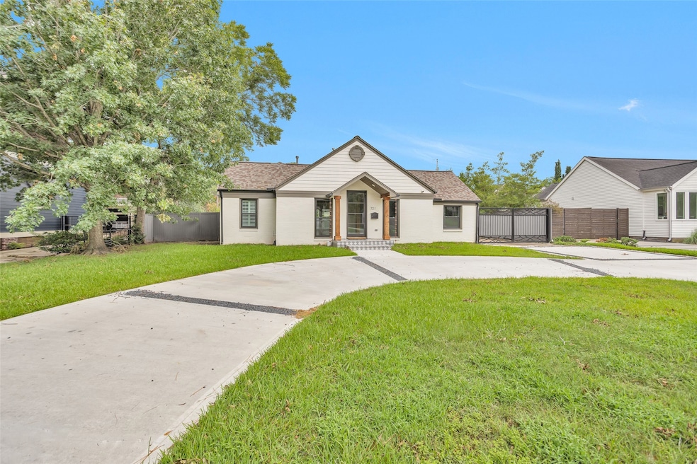 721 W 38th St, Houston, TX 77018 - photo 1