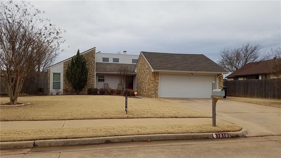 1016 NE 20th St, Moore, OK 73160 - photo 1