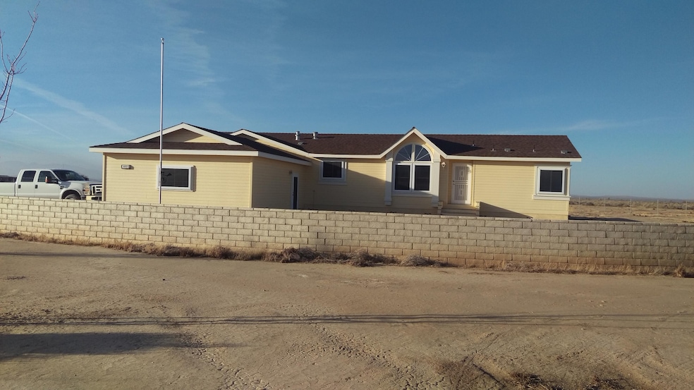 9833 E Avenue d4, Lancaster, CA 93535 - photo 1