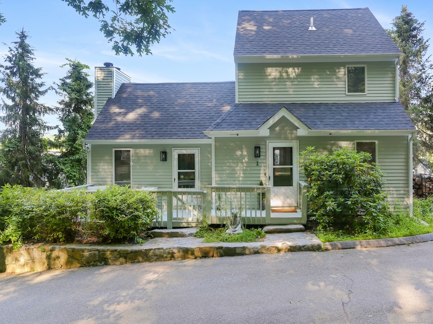 Welcome to 21 Hubbard Road in downtown Wilton!
