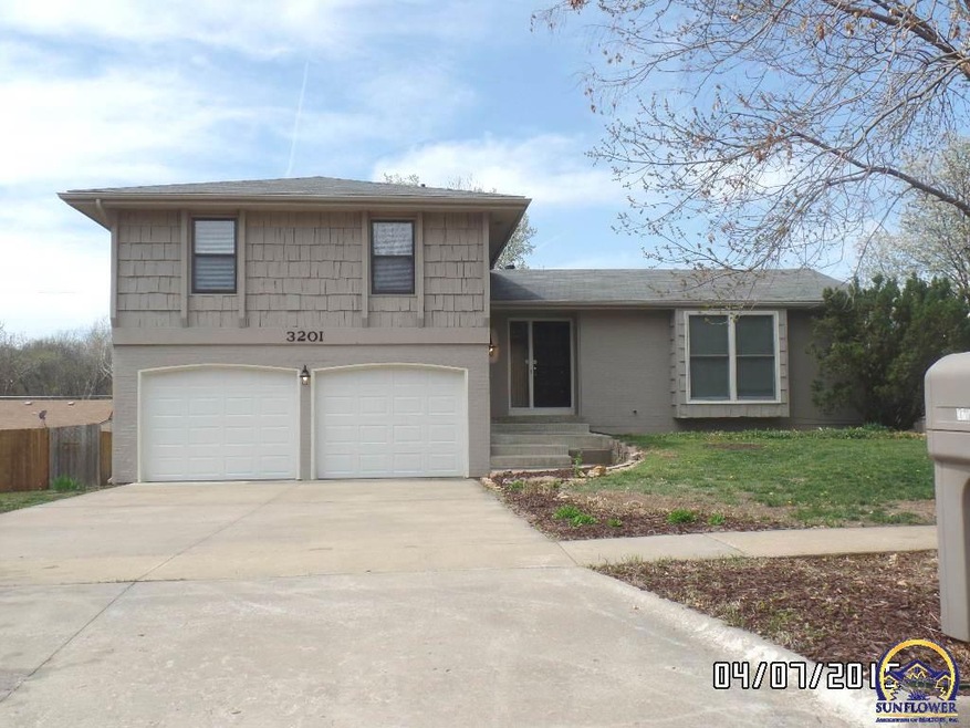 3201 SW Belle Ave, Topeka, KS 66614 - photo 1