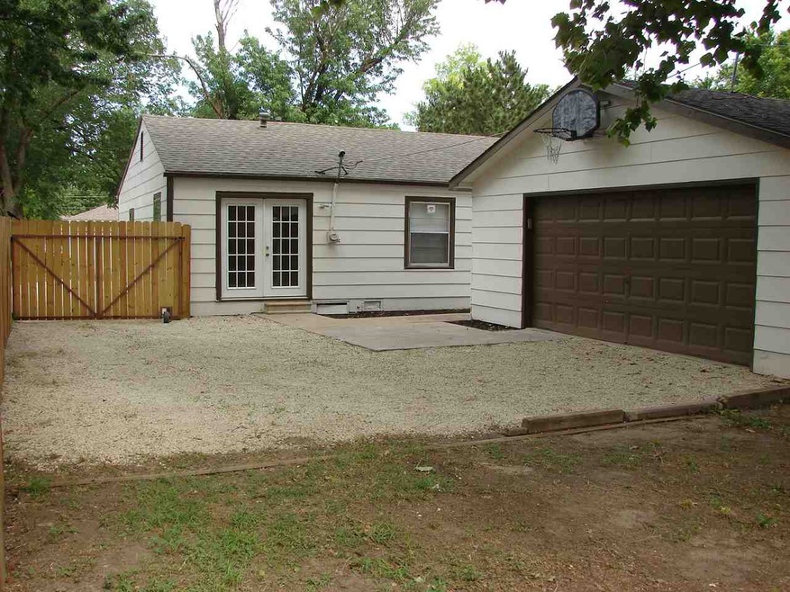 Move in Ready 3BR OVER-SIZED detached garage!