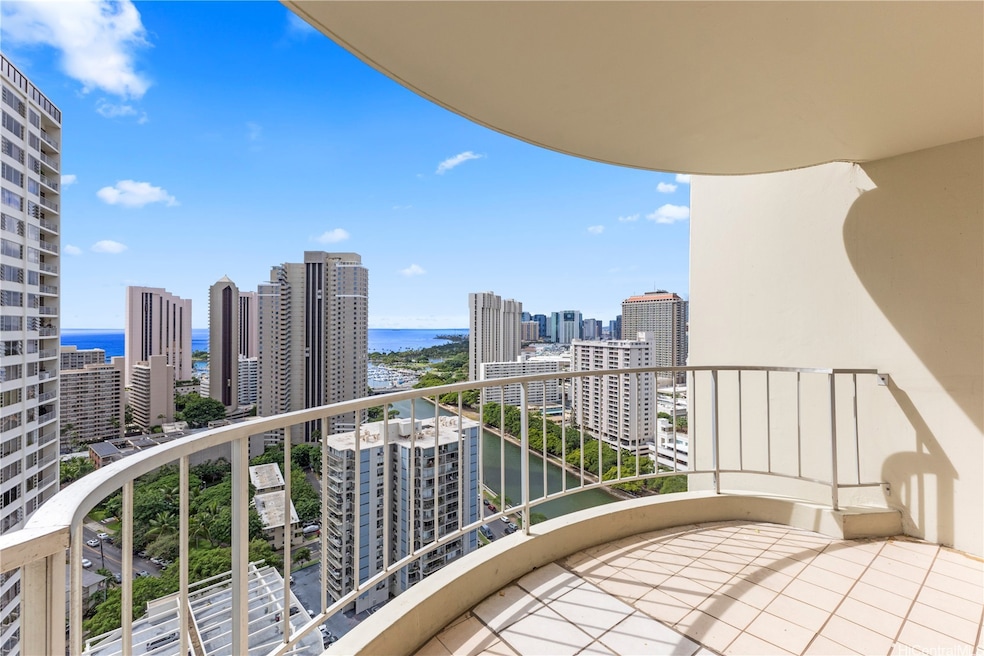 Welcome to 1717 Ala Wai #2809 - Bright 28th-floor lanai with open views of the Ala Wai Canal and the Waikiki and Ala Moana area.