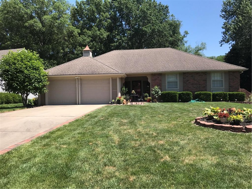 Lovely true ranch in a super quiet culdesac.  Laun